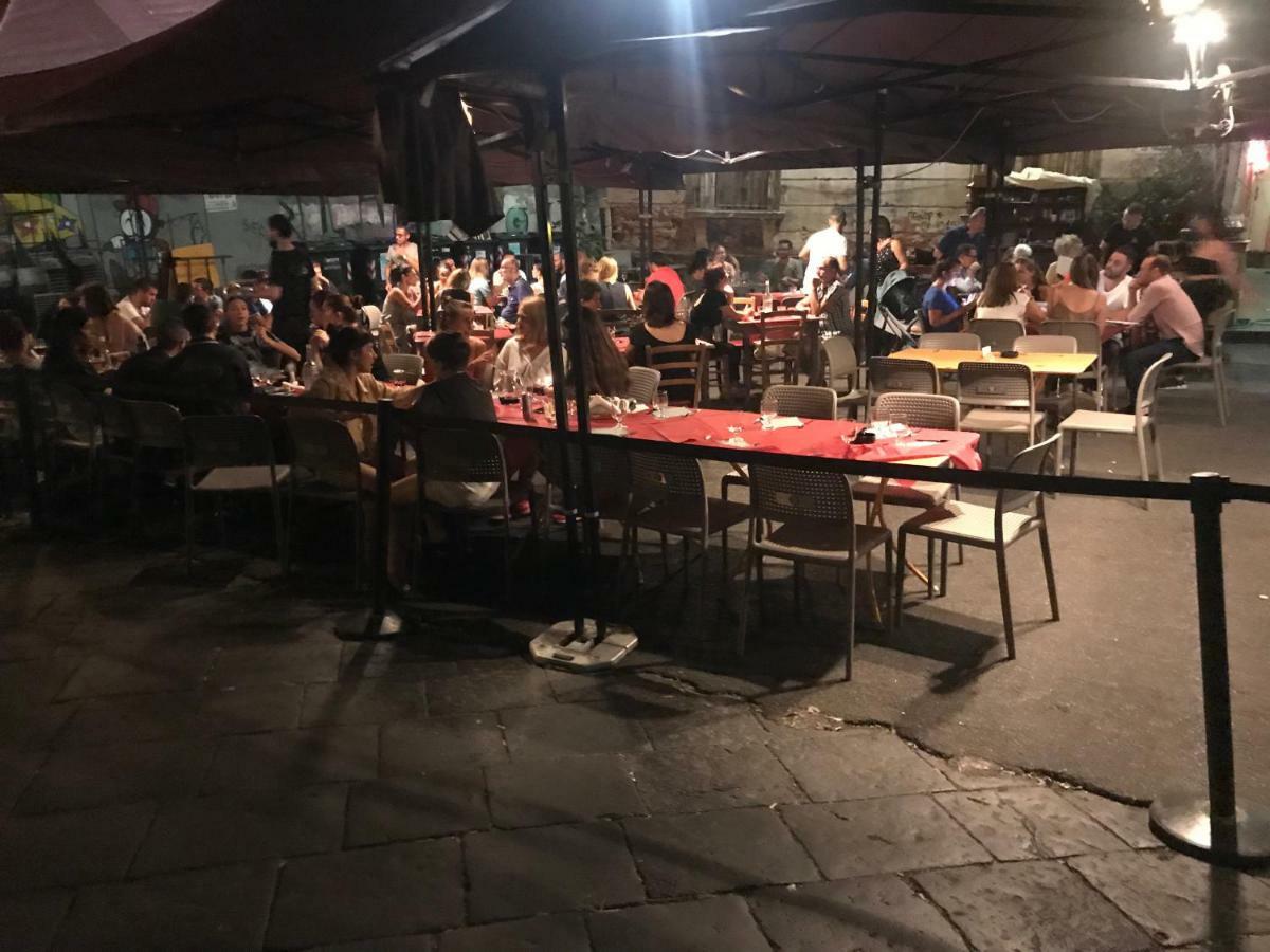 I Colori Di Sara Acomodação com café da manhã Catânia Exterior foto